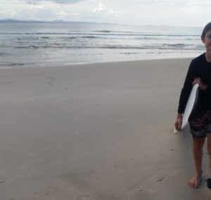 Ich, zurück vom Surfen